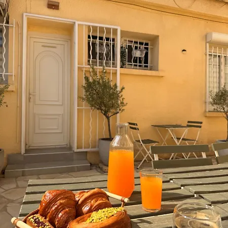 Simple Avec Terrasse Privée - Proche Tram Et Centre - Cuisine Et Salle De Bain En Partage Maison d'hôtes 3*