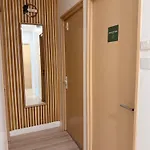 Simple Avec Terrasse Privee - Proche Tram Et Centre - Cuisine Et Salle De Bain En Partage 3*