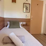 Гостевой дом Simple Avec Terrasse Privee - Proche Tram Et Centre - Cuisine Et Salle De Bain En Partage 3*