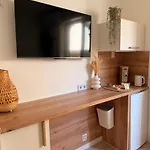 Гостевой дом Simple Avec Terrasse Privee - Proche Tram Et Centre - Cuisine Et Salle De Bain En Partage 3*
