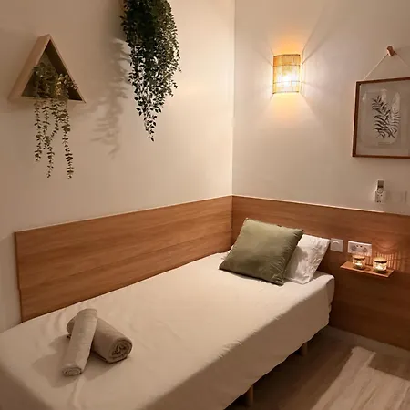 Simple Avec Terrasse Privee - Proche Tram Et Centre - Cuisine Et Salle De Bain En Partage بيت ضيافة 3*