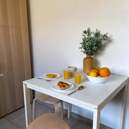 Pensjonat Simple Avec Terrasse Privee - Proche Tram Et Centre - Cuisine Et Salle De Bain En Partage 3*