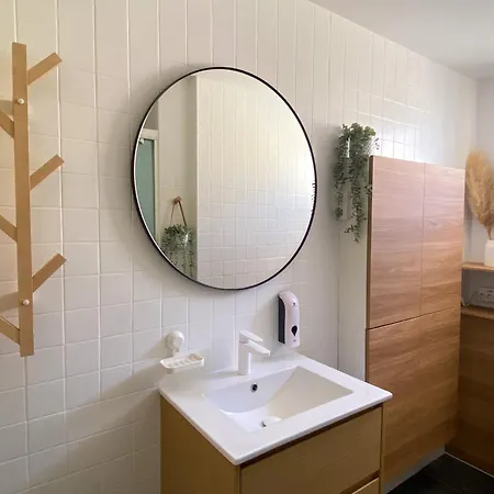 Simple Avec Terrasse Privee - Proche Tram Et Centre - Cuisine Et Salle De Bain En Partage بيت ضيافة