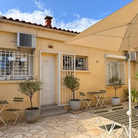 Simple Avec Terrasse Privee - Proche Tram Et Centre - Cuisine Et Salle De Bain En Partage 3* مونبيلييه