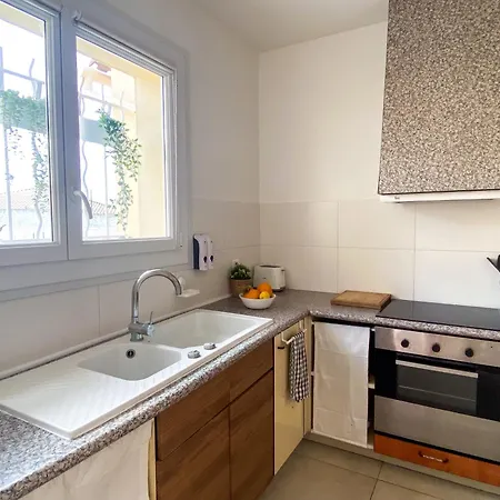 Simple Avec Terrasse Privee - Proche Tram Et Centre - Cuisine Et Salle De Bain En Partage