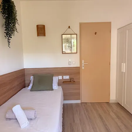 Simple Avec Terrasse Privee - Proche Tram Et Centre - Cuisine Et Salle De Bain En Partage 3* Montpellier
