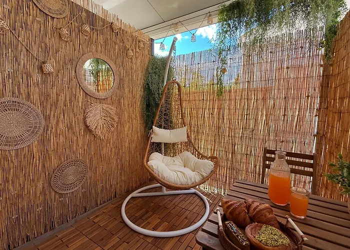 Simple Avec Terrasse Privee - Proche Tram Et Centre - Cuisine Et Salle De Bain En Partage モンペリエ