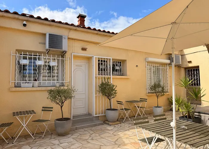 Simple Avec Terrasse Privee - Proche Tram Et Centre - Cuisine Et Salle De Bain En Partage 3* Montpellier